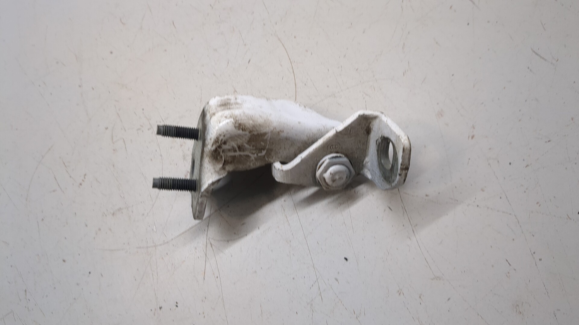 Петля двери