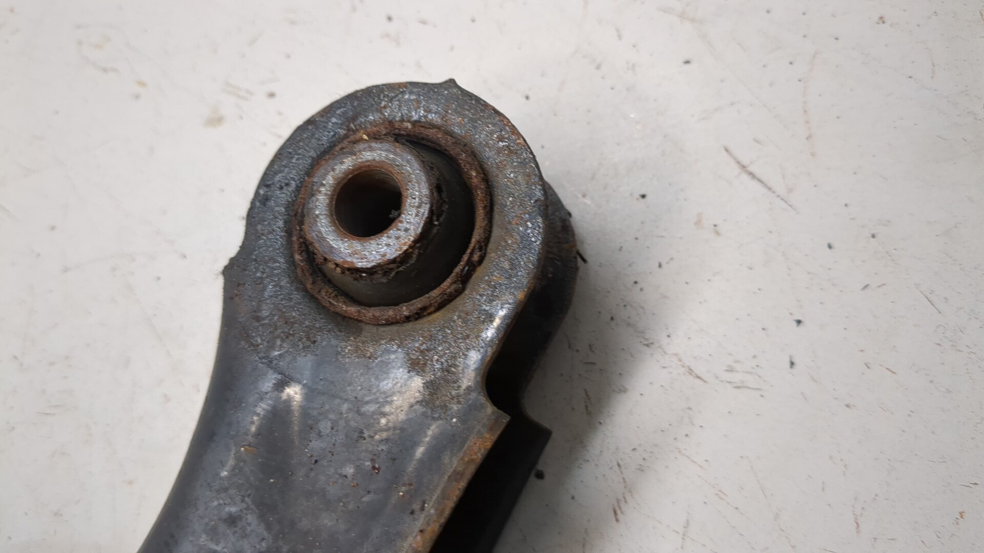 Рычаг задний