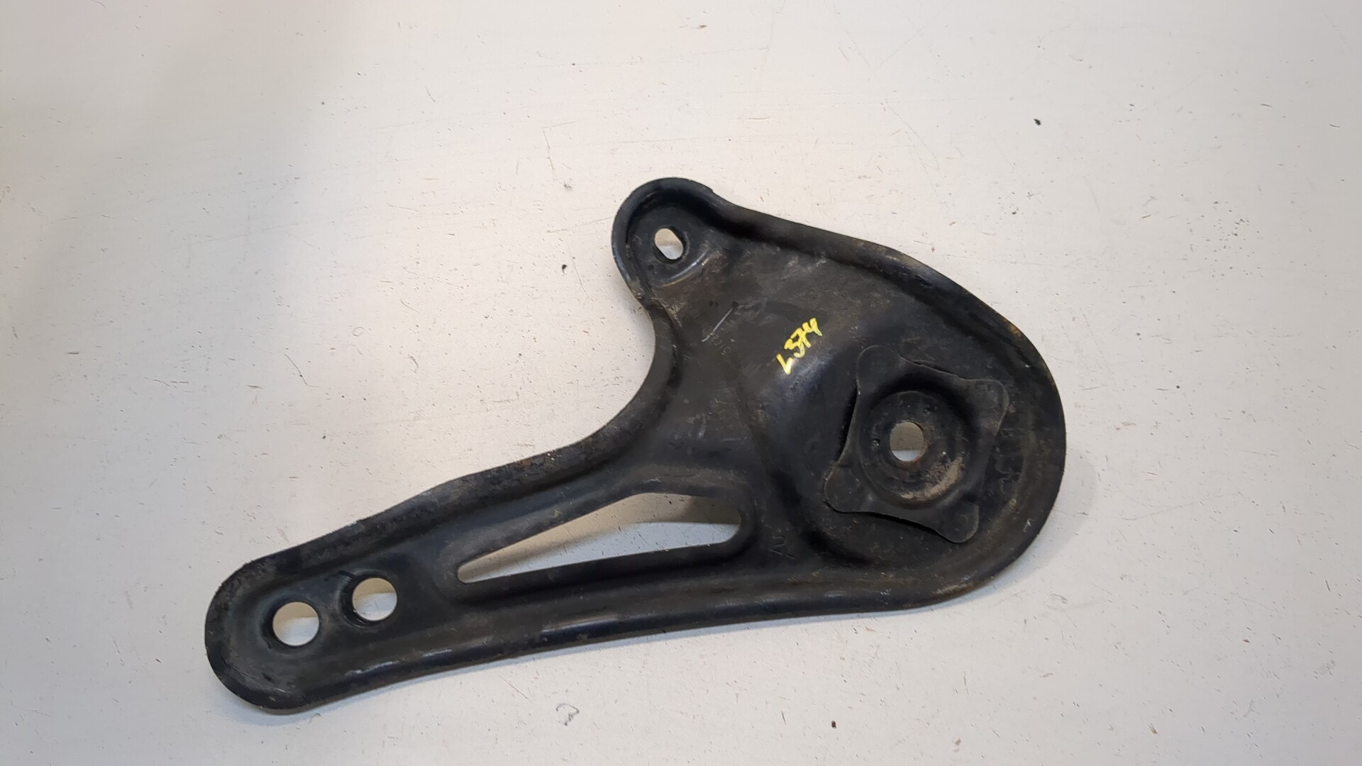 Кронштейн задней балки