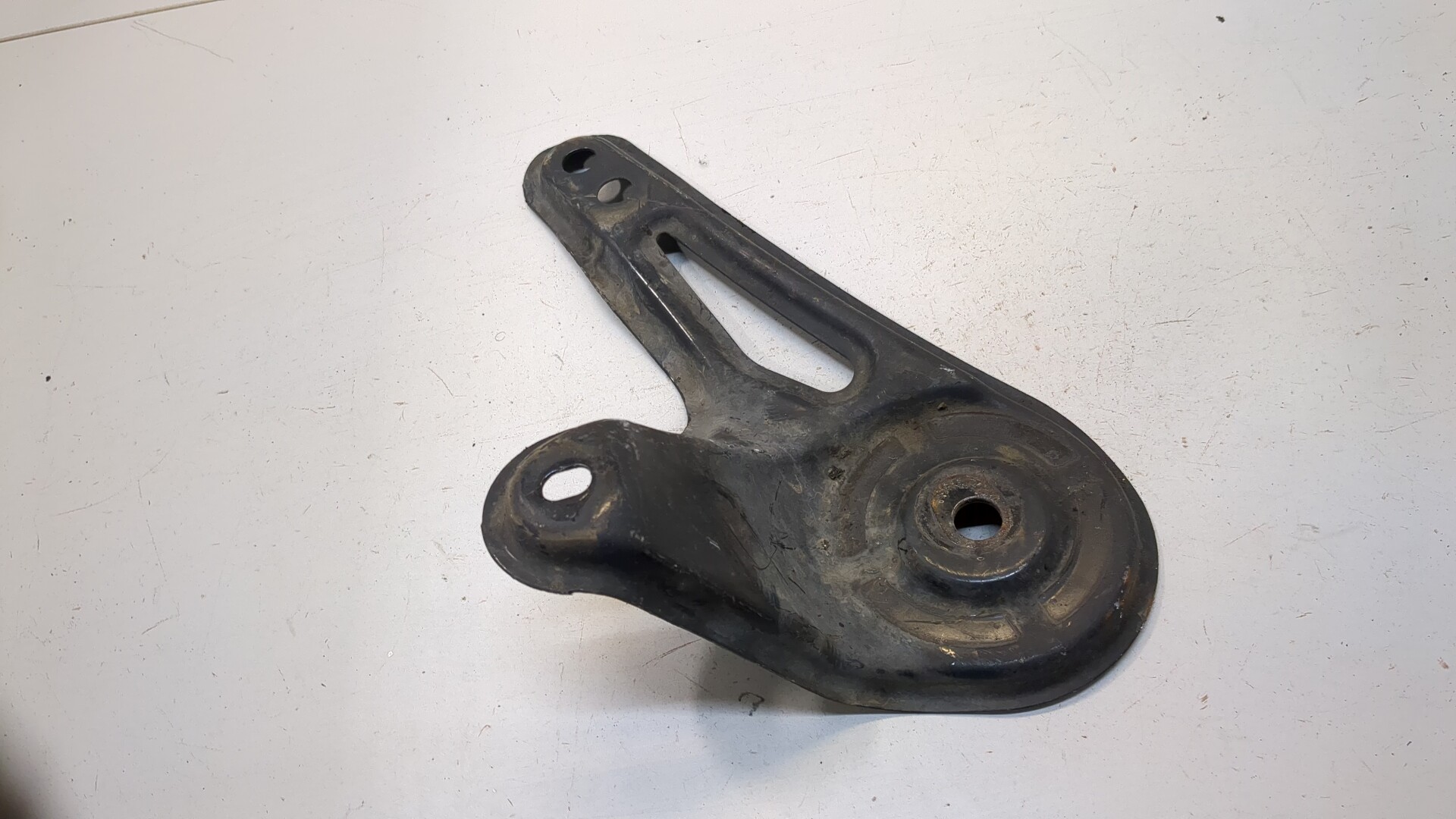 Кронштейн задней балки