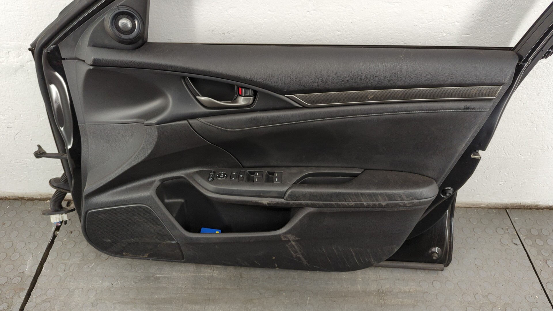 Дверь передняя правая