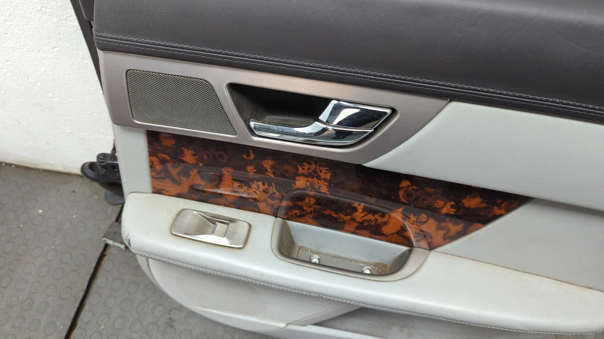 Дверь задняя правая