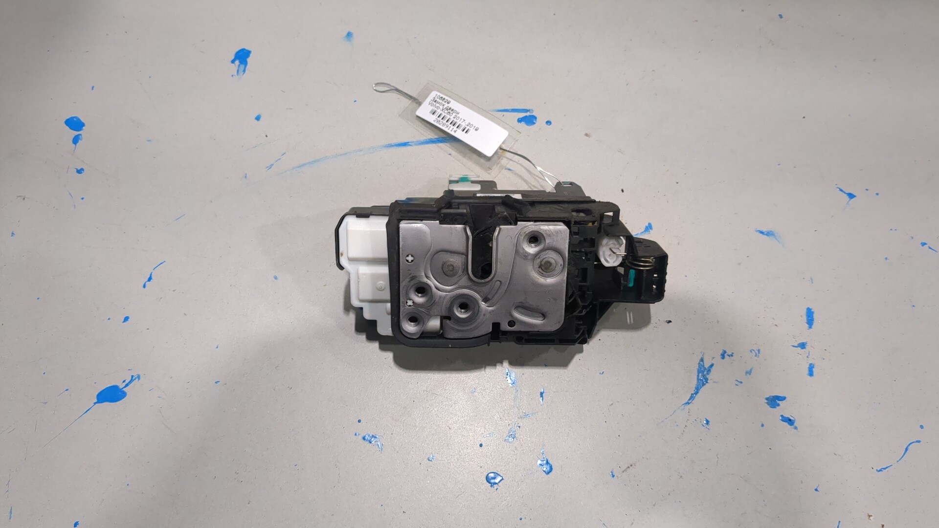 Замок двери задней левой