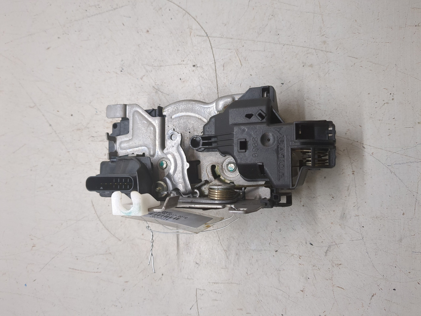 Замок двери задней левой