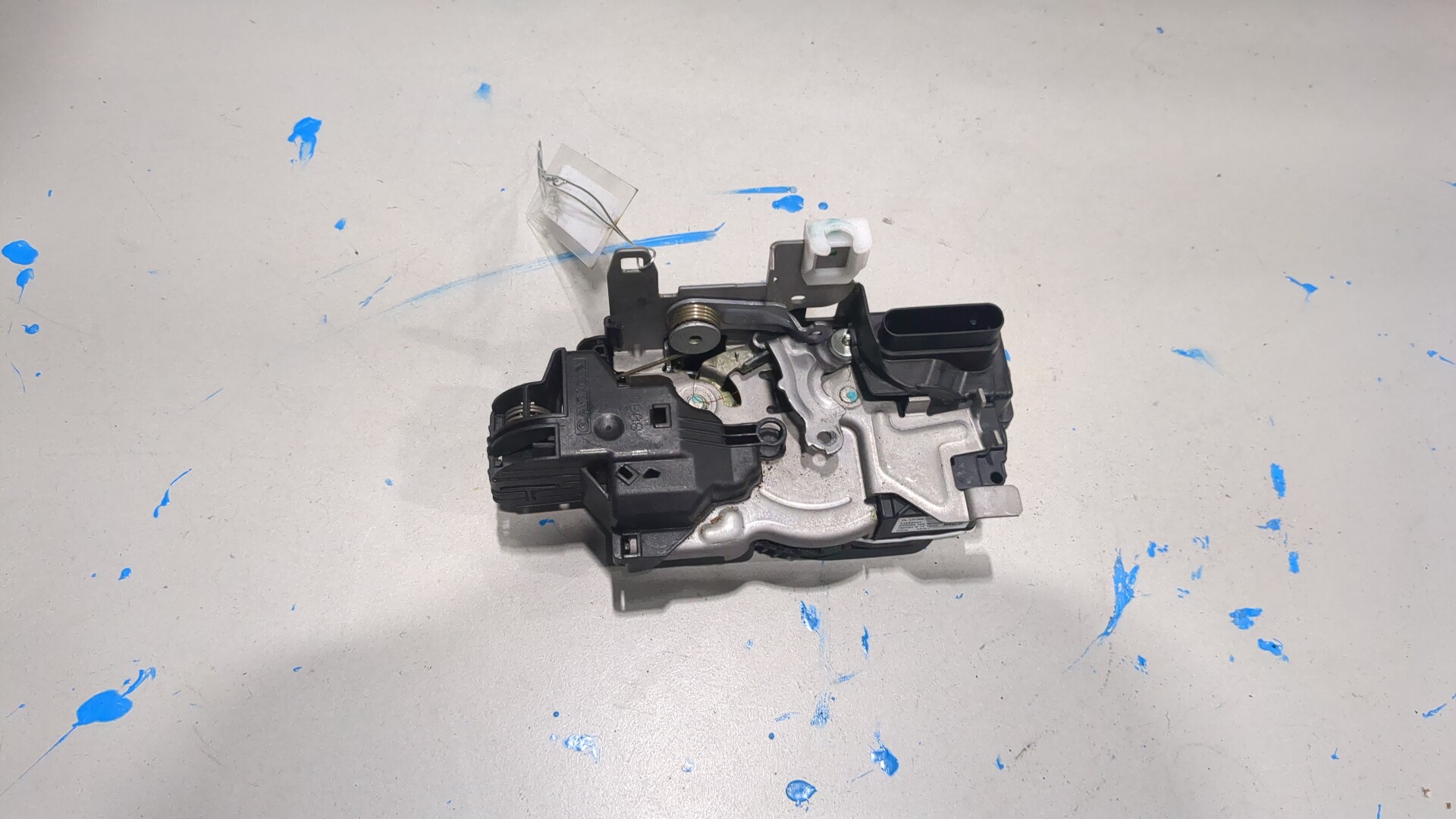 Замок двери задней левой