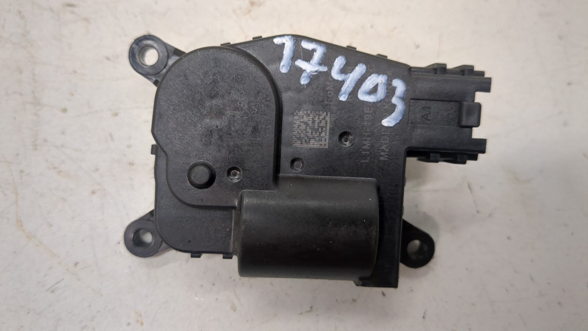 Моторчик заслонки печки