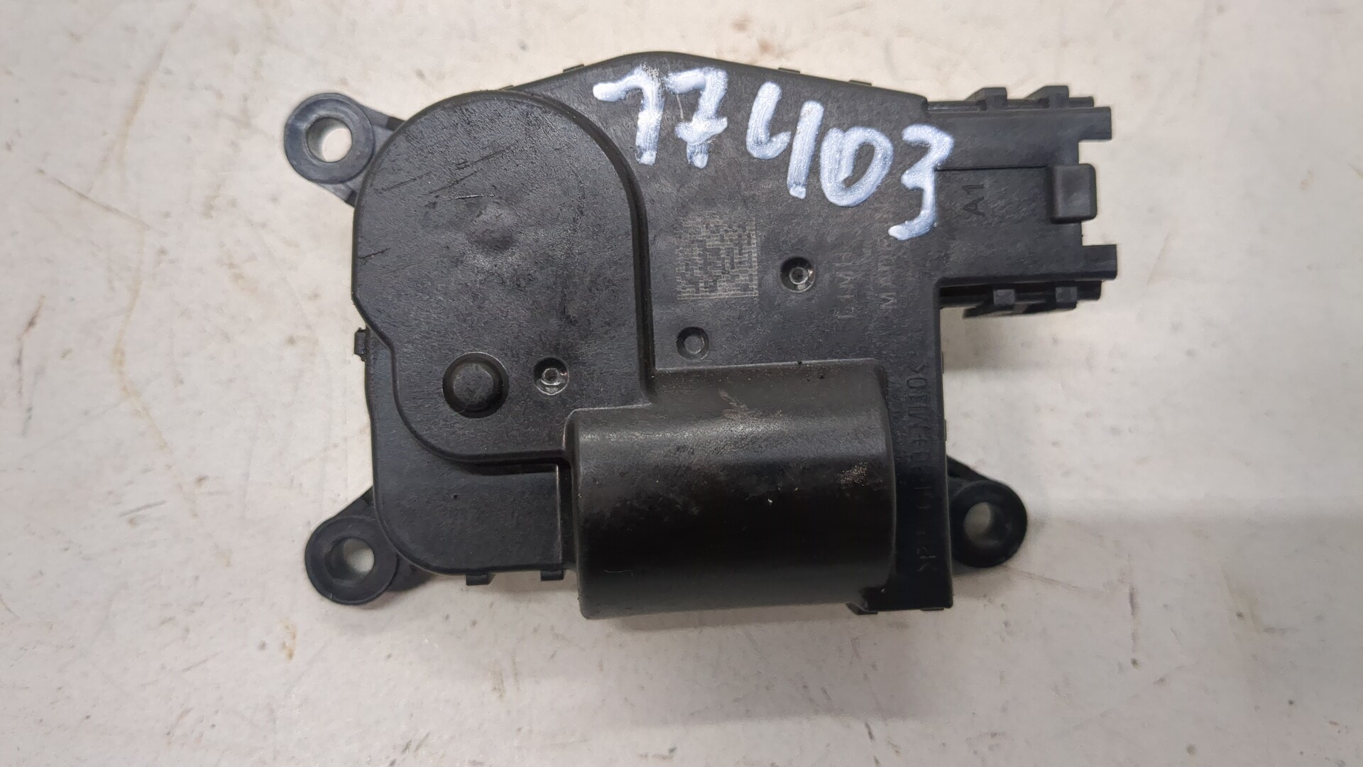 Моторчик заслонки печки