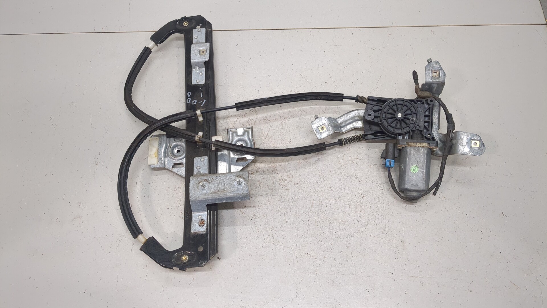 Стеклоподъемник электр. задний левый