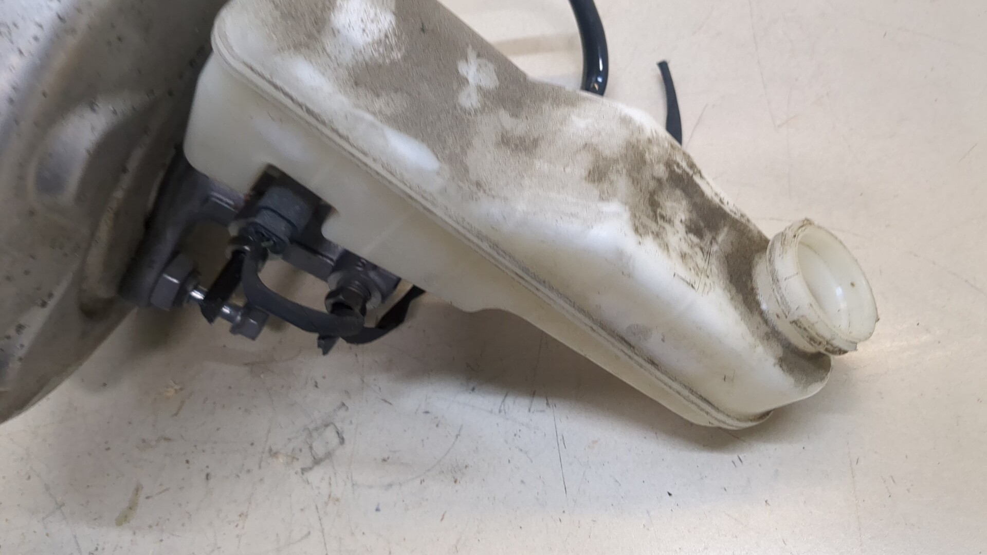 Цилиндр тормозной главный