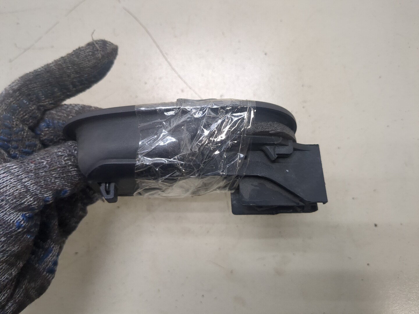 Ручка двери передней внутренняя левая