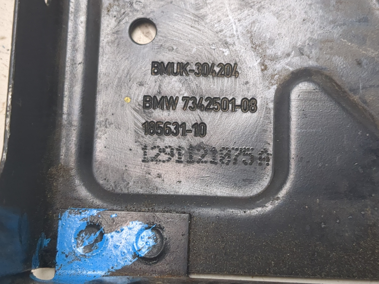 Кронштейн фар левый