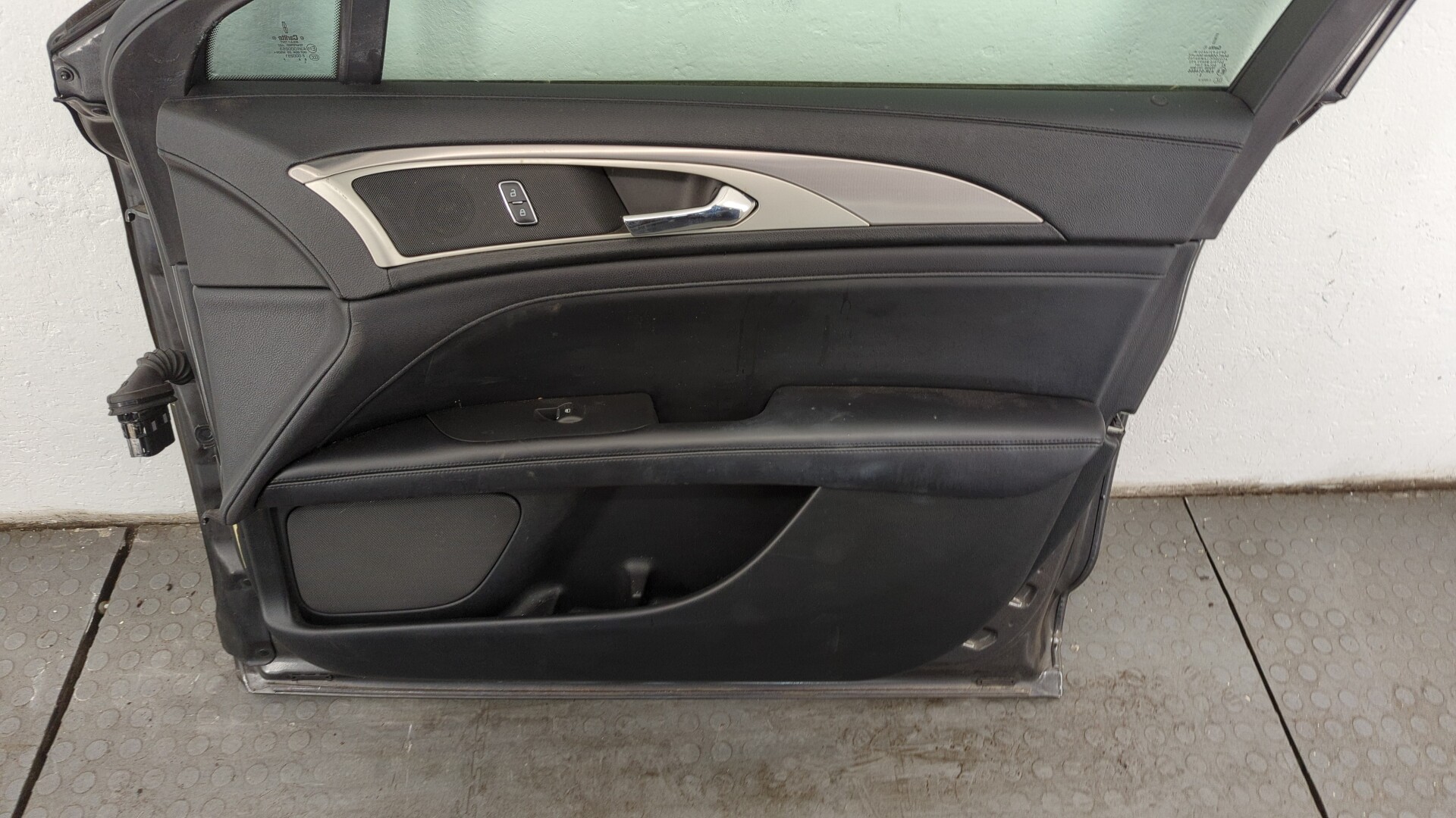 Дверь передняя правая