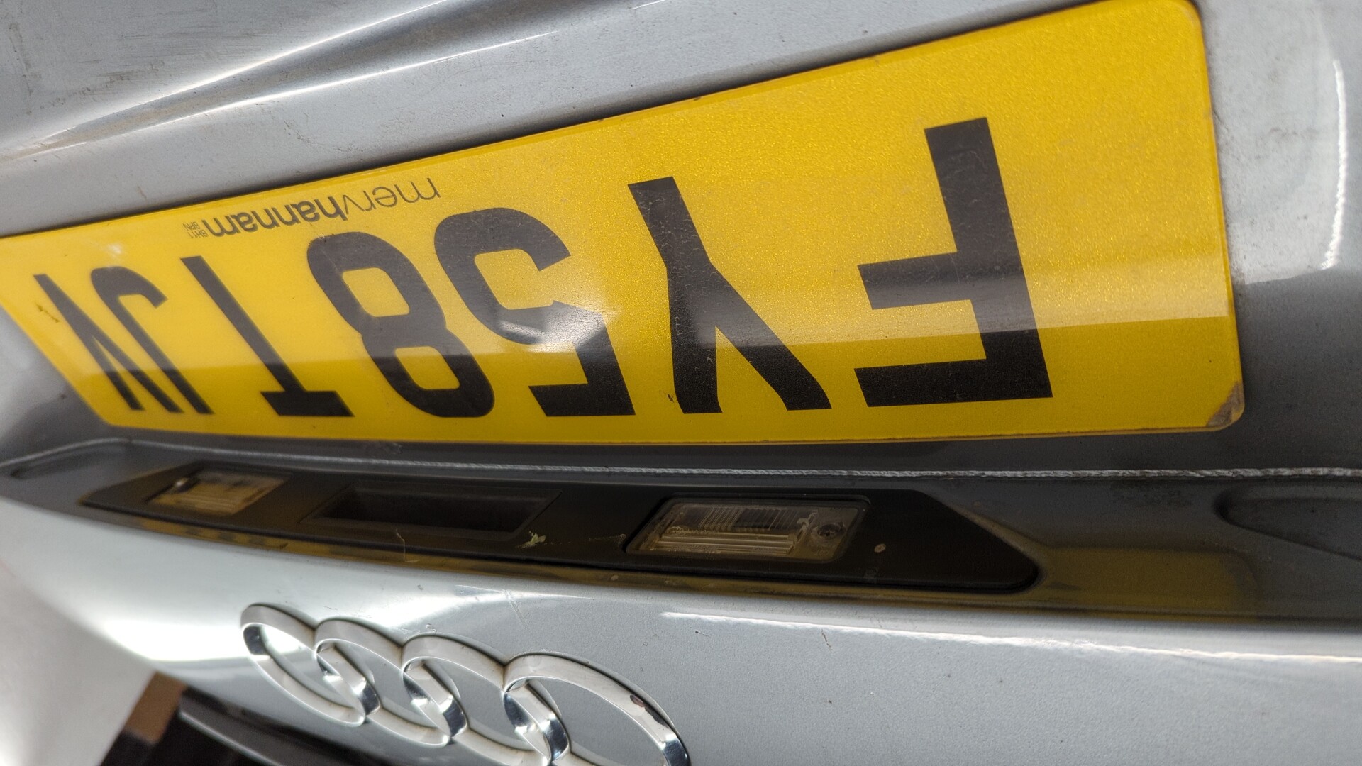 Дверь багажника