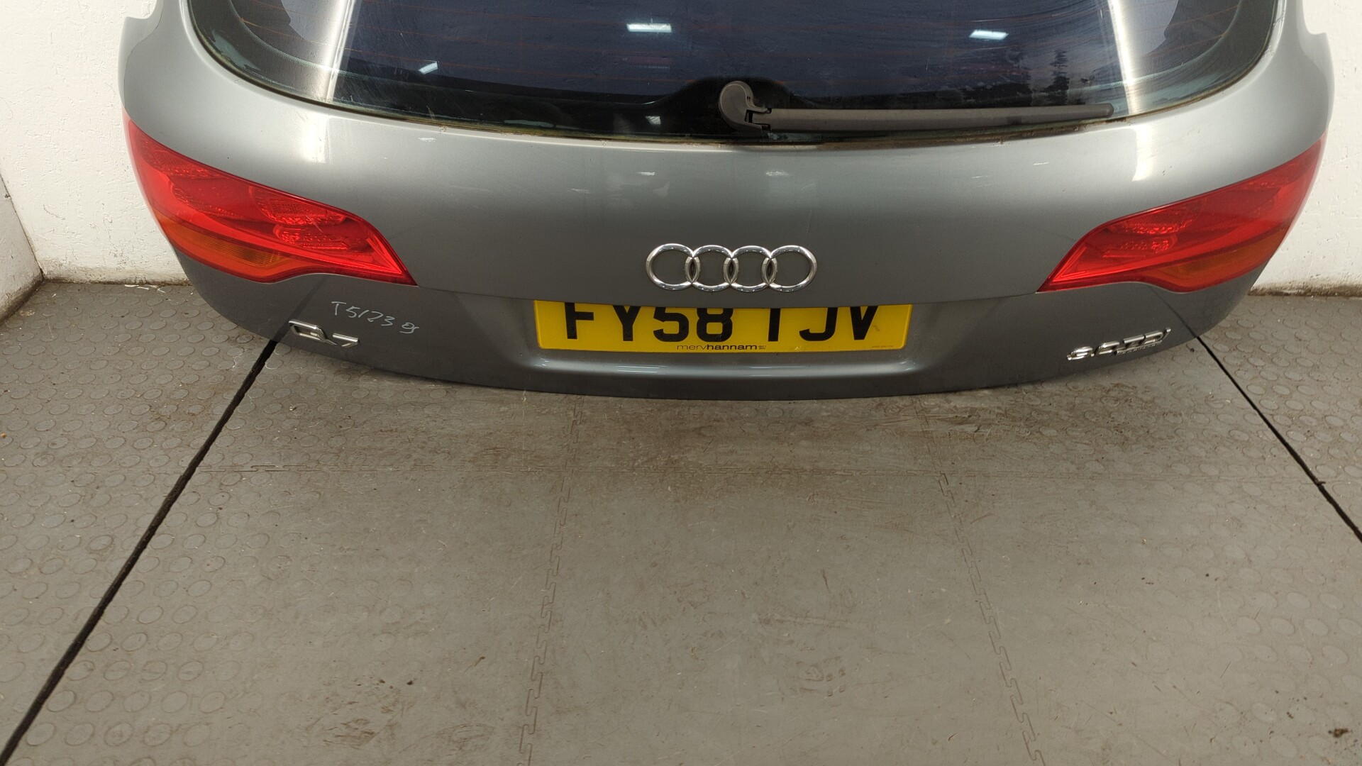 Дверь багажника