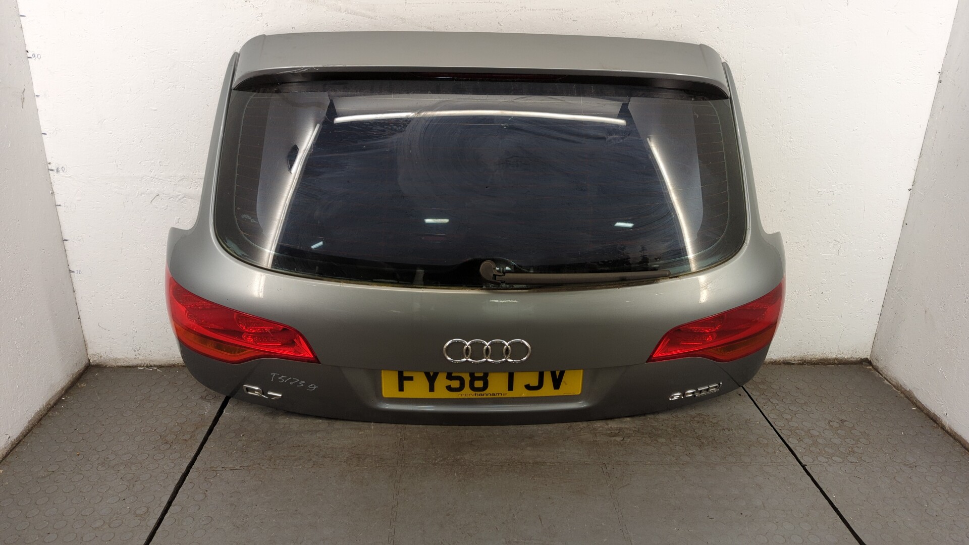 Дверь багажника