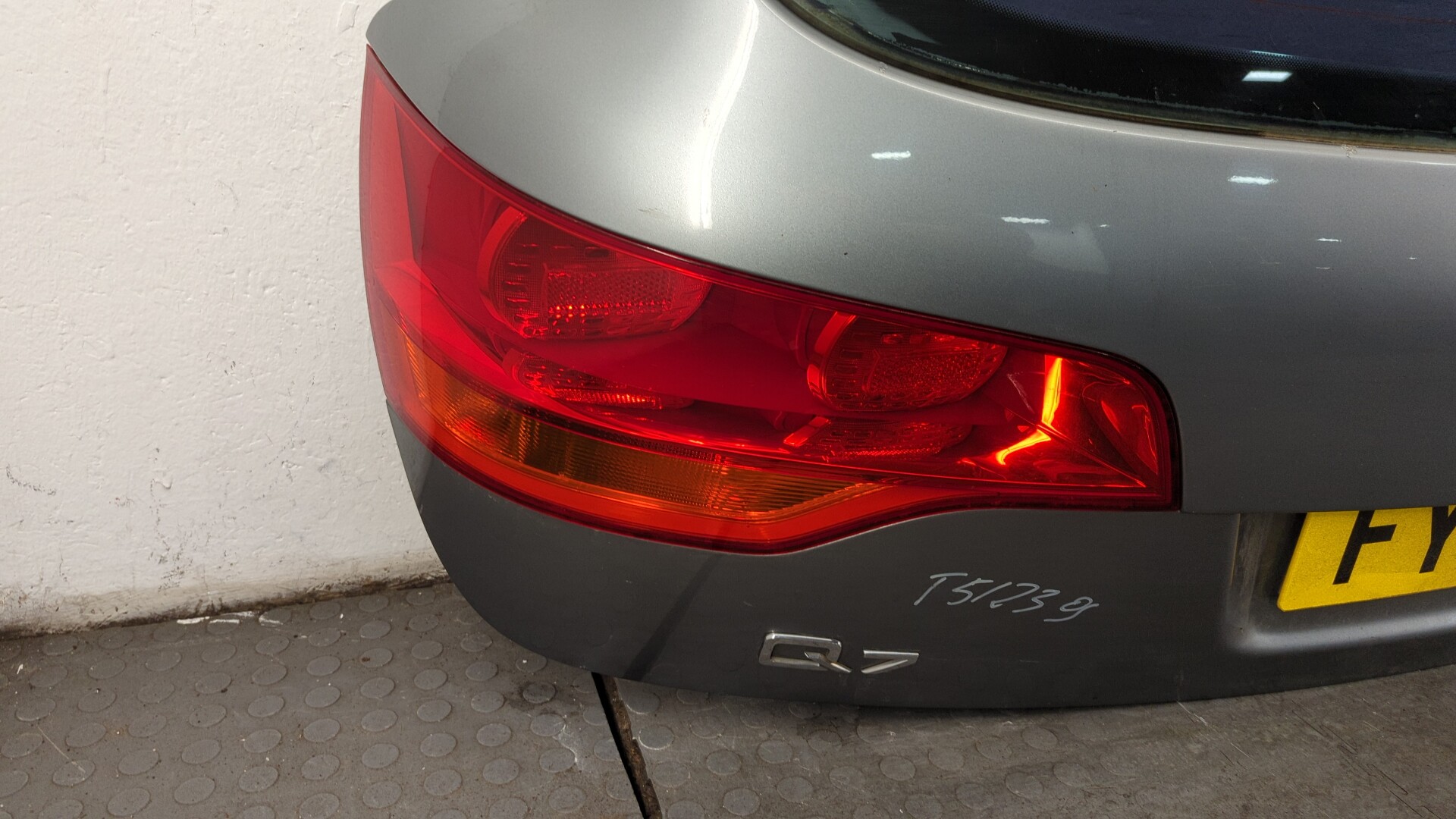 Дверь багажника