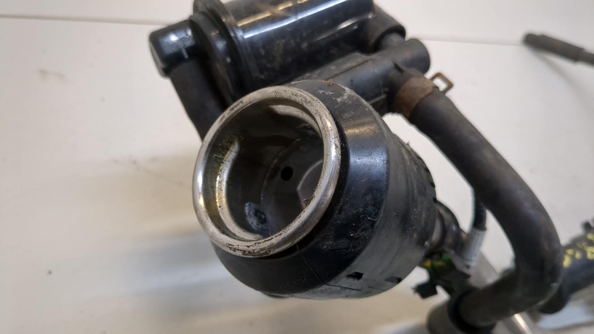 Горловина топливного бака