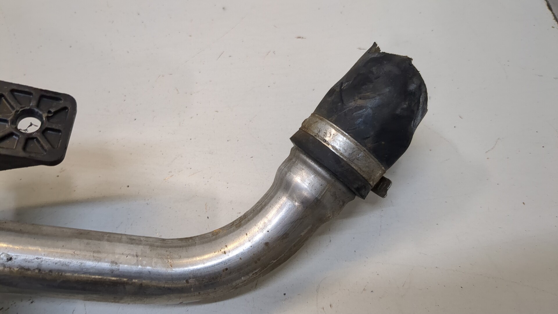 Горловина топливного бака