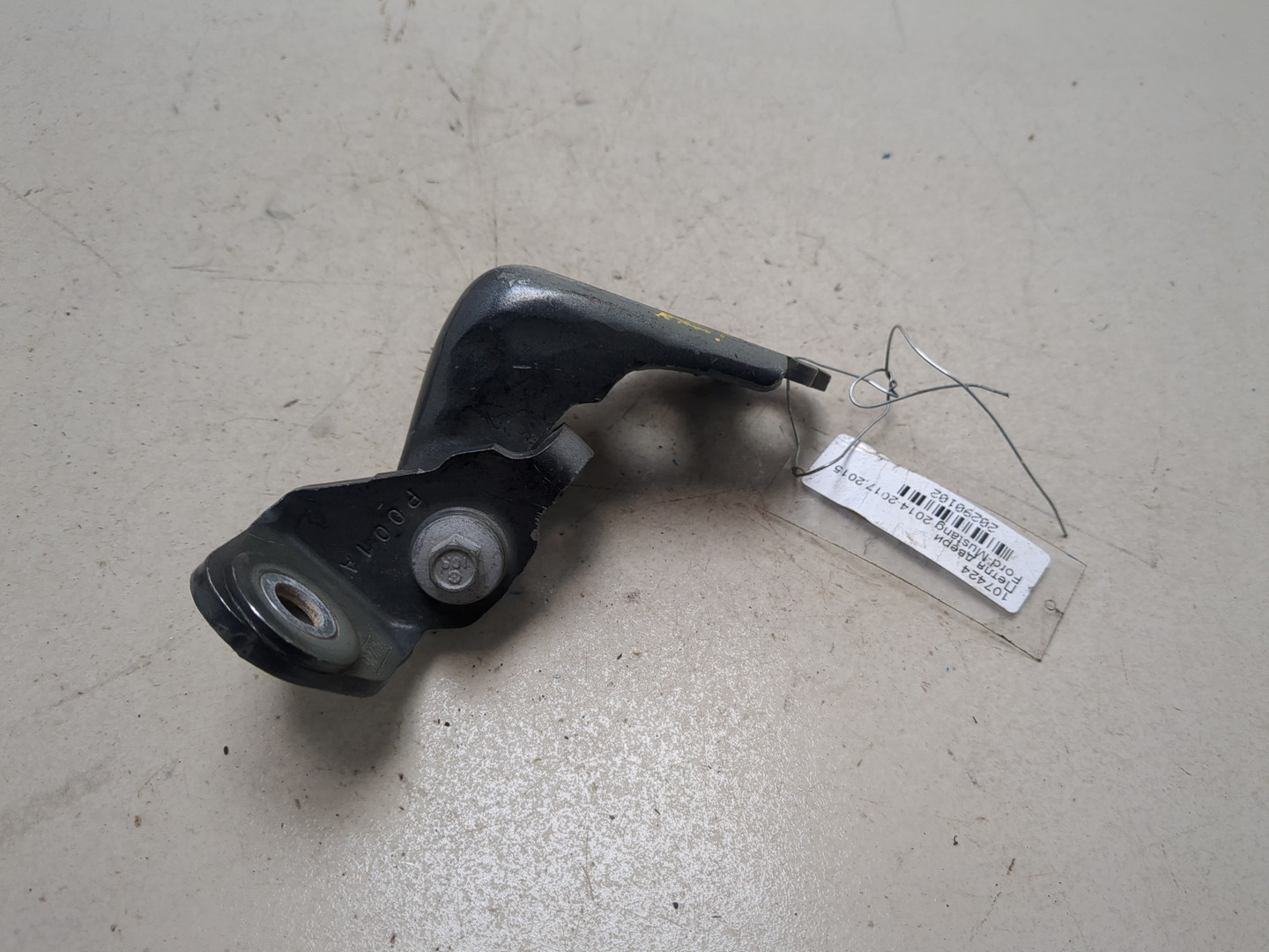 Петля двери