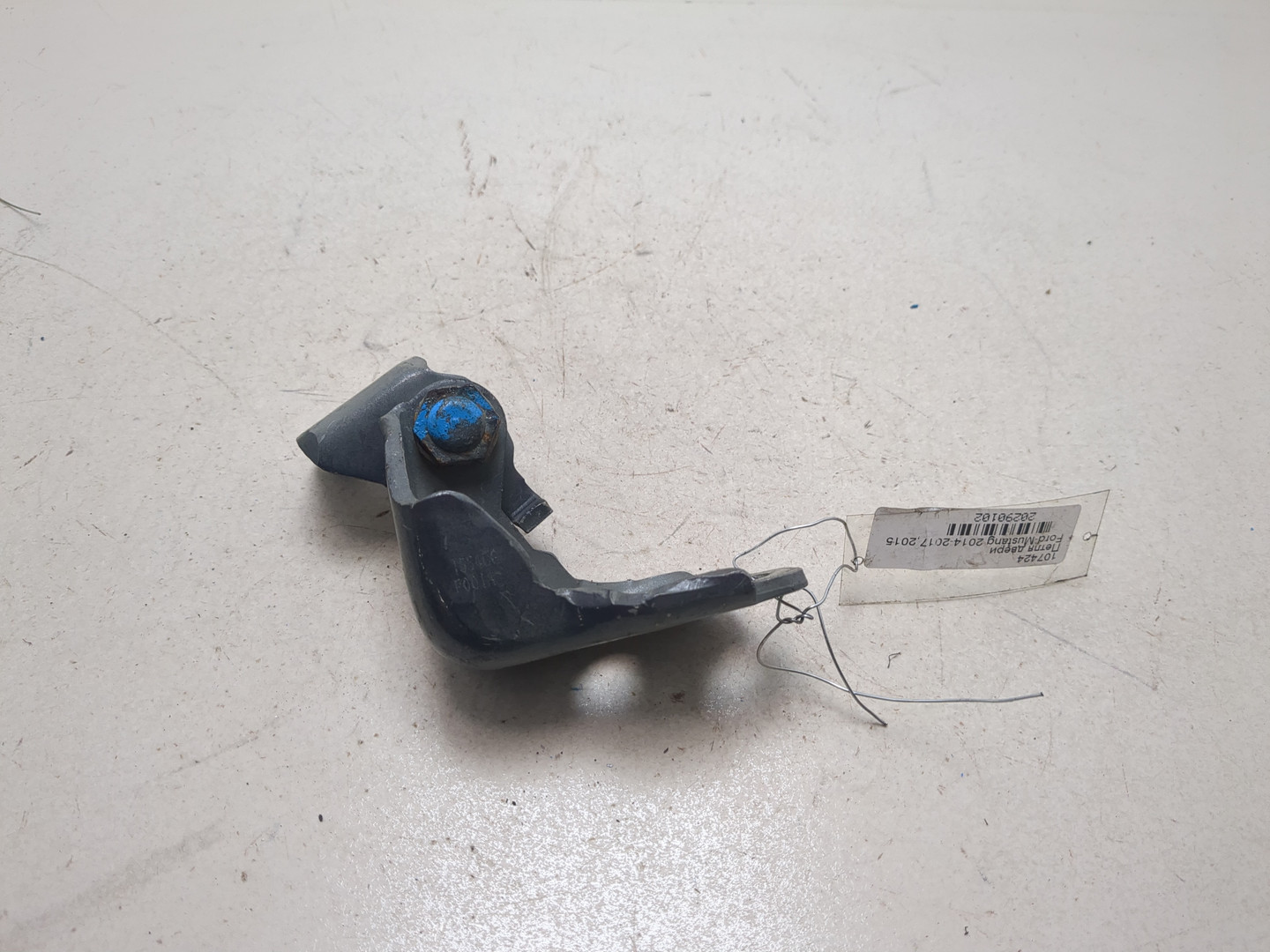 Петля двери