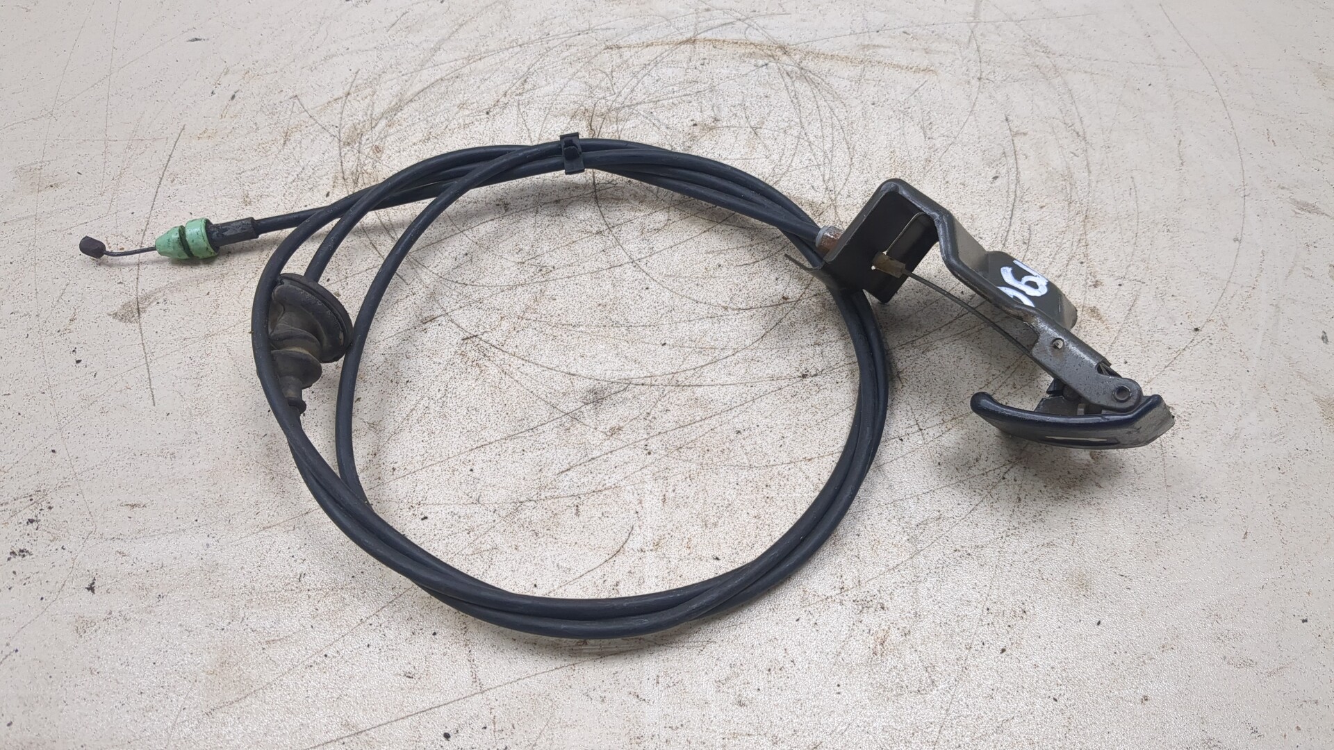 Трос открывания капота