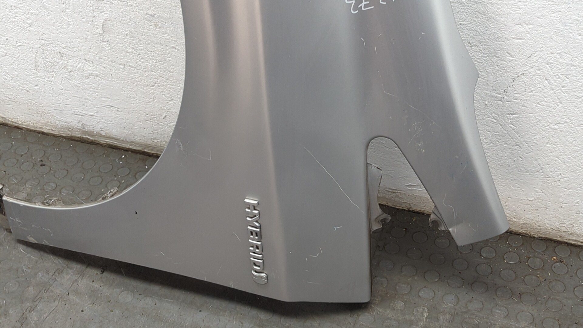 Крыло переднее левое