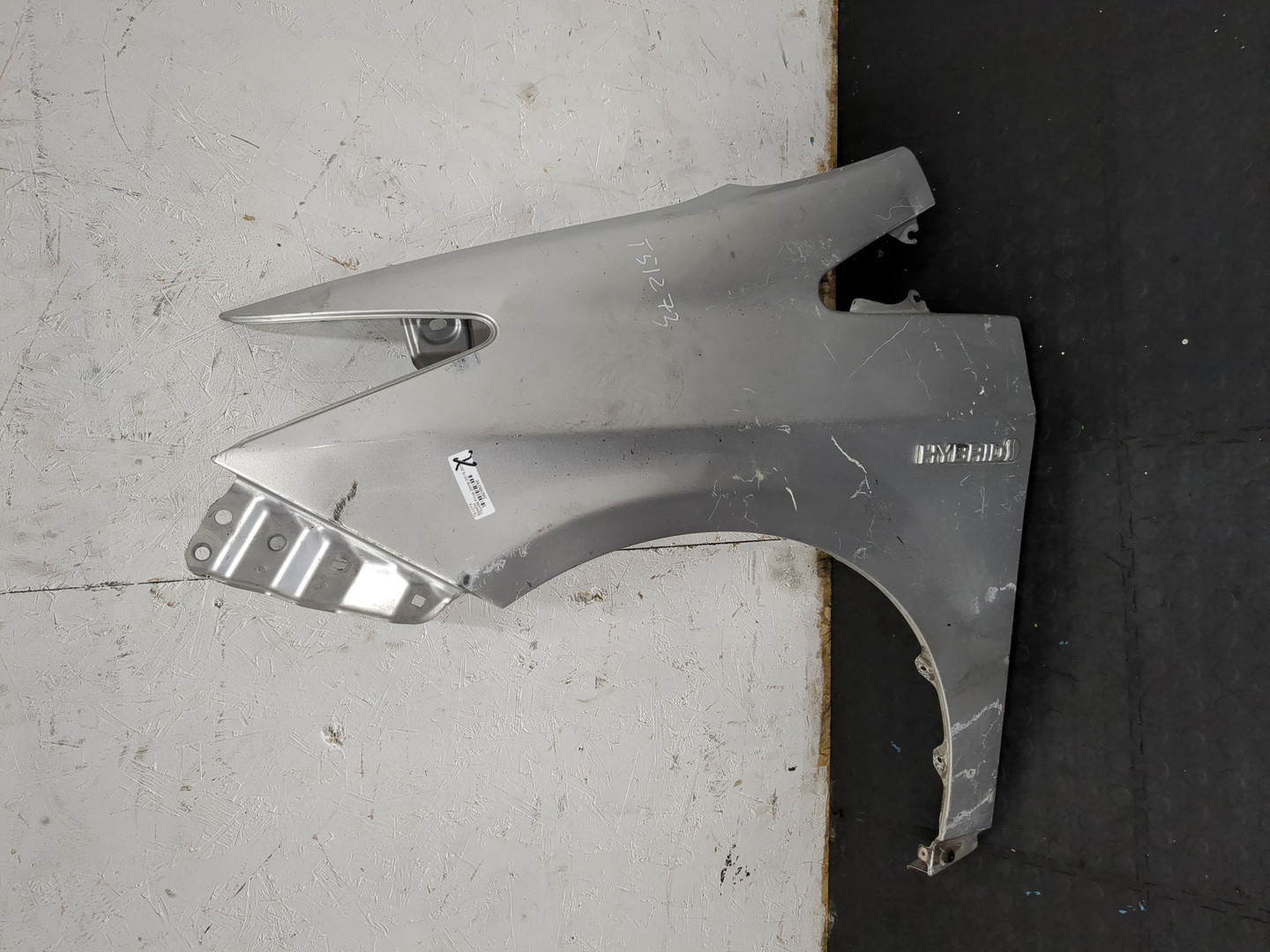 Крыло переднее левое