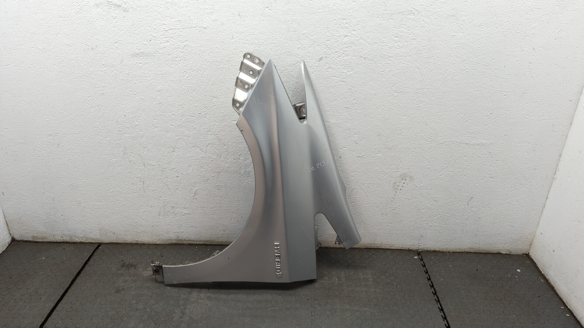 Крыло переднее левое