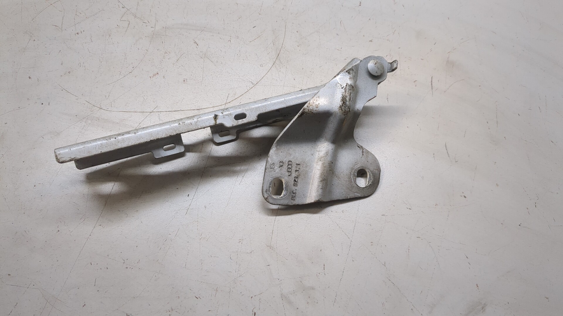 Петля капота левая