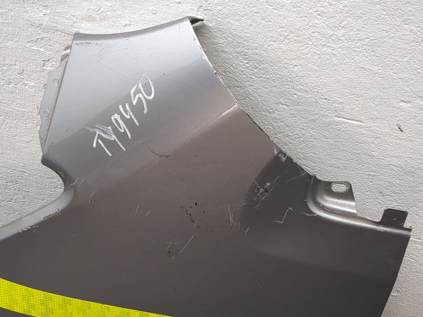 Крыло переднее левое