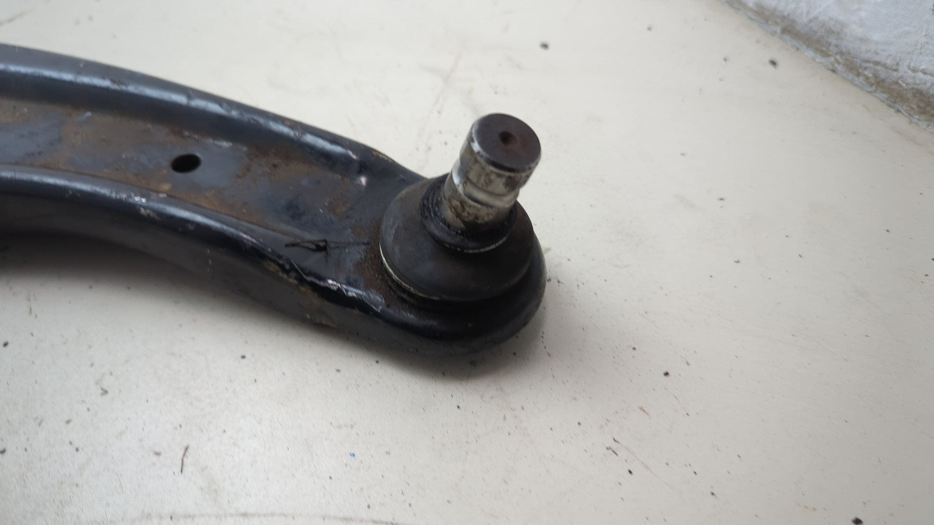 Рычаг передний правый