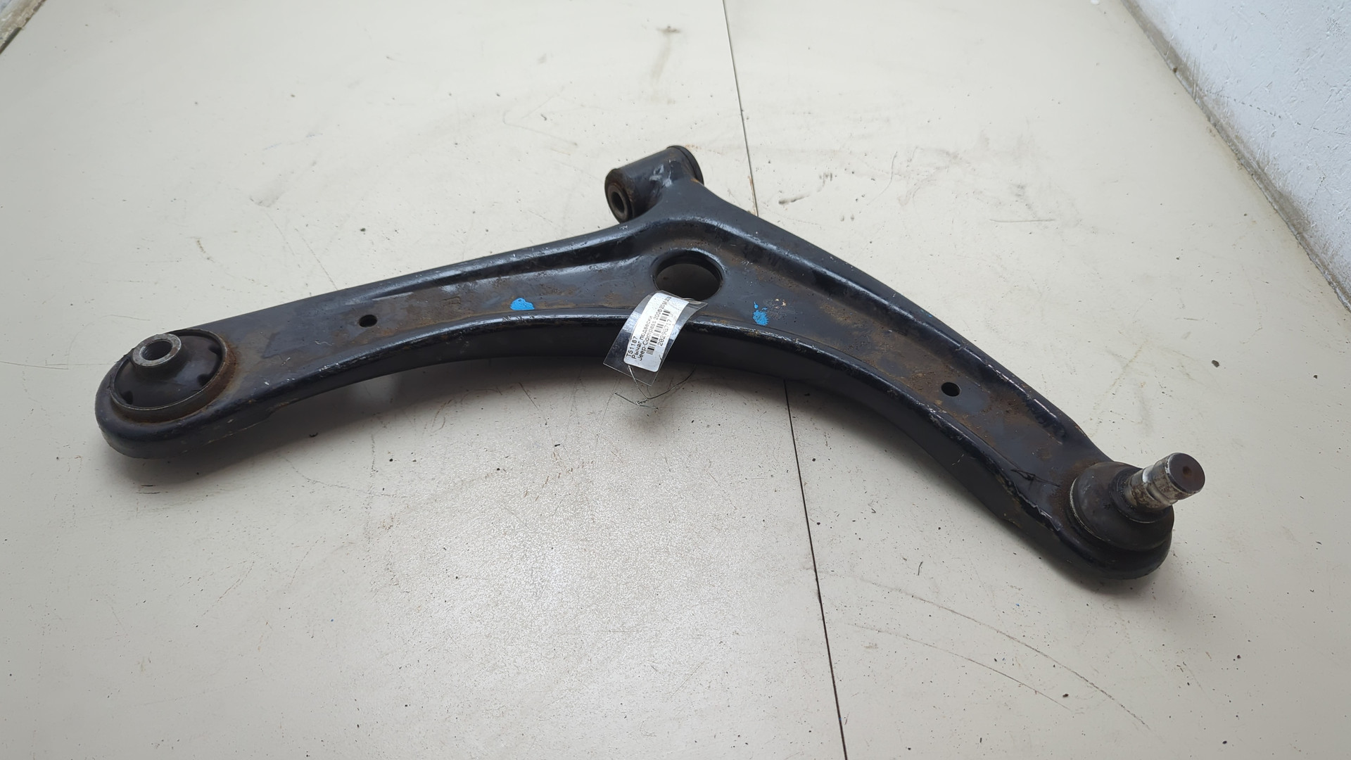 Рычаг передний правый