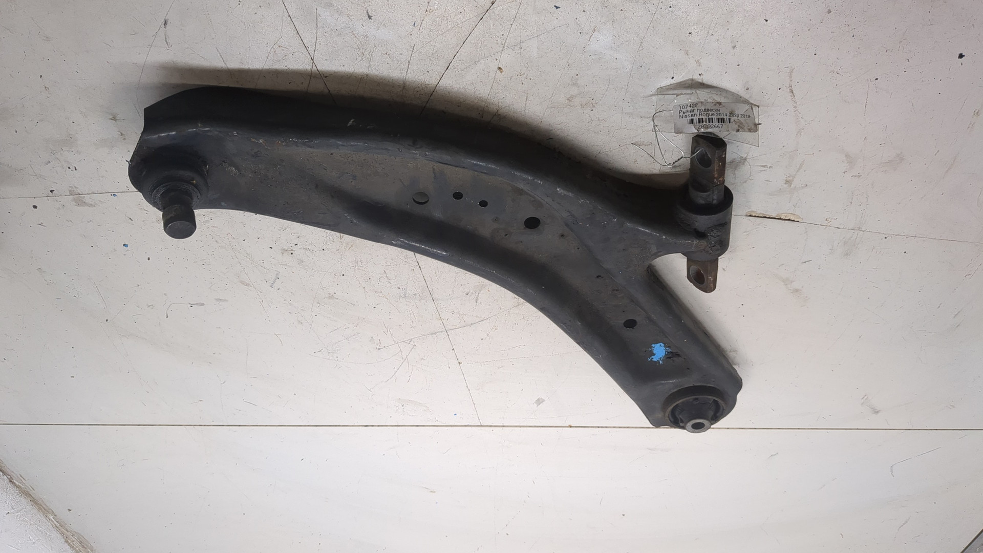 Рычаг передний левый