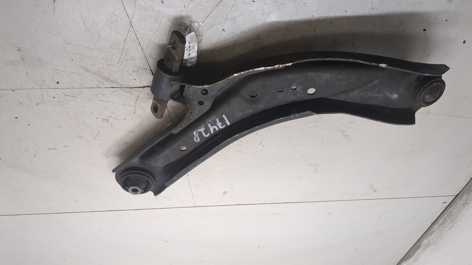 Рычаг передний левый