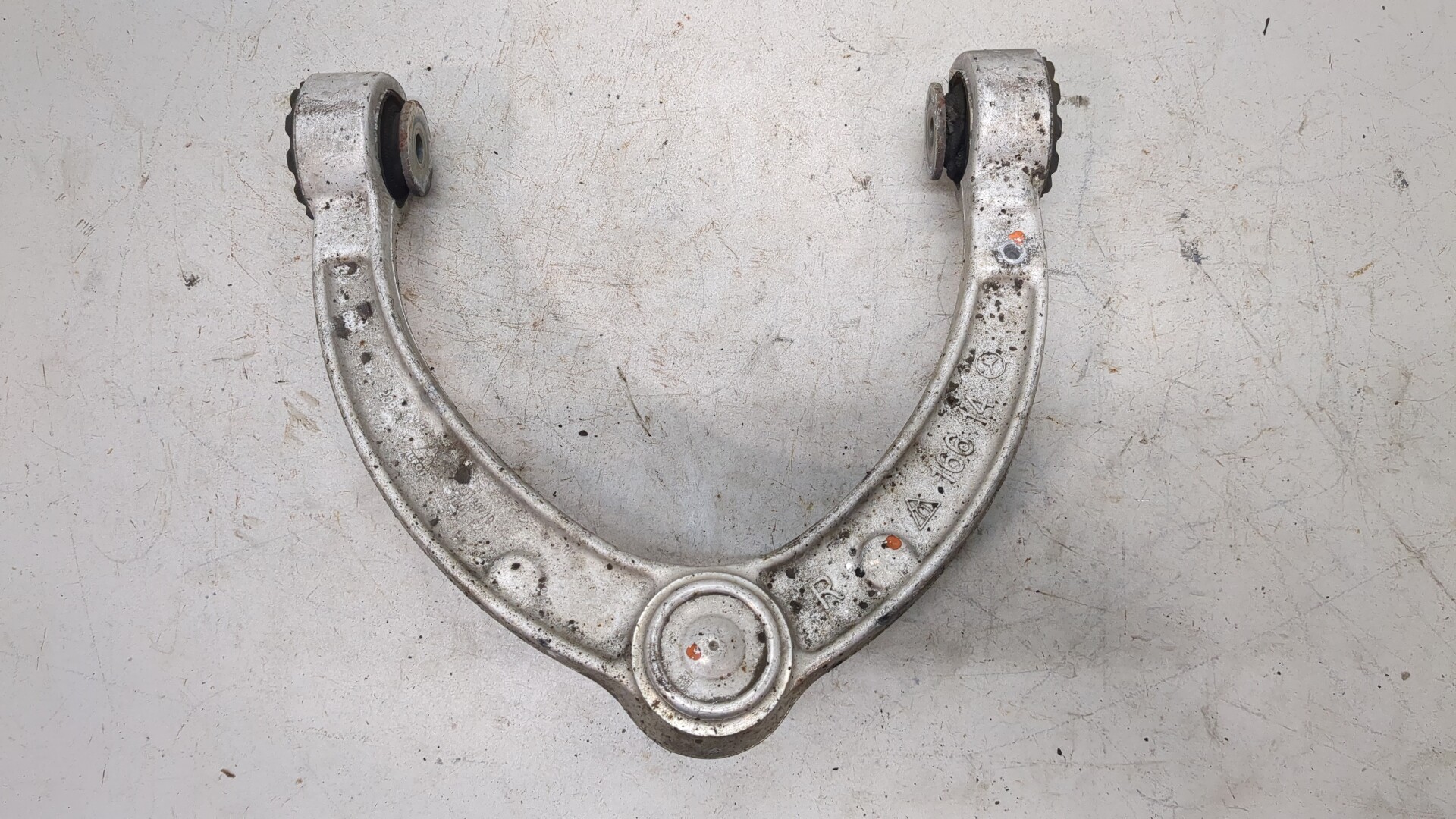 Рычаг передний правый