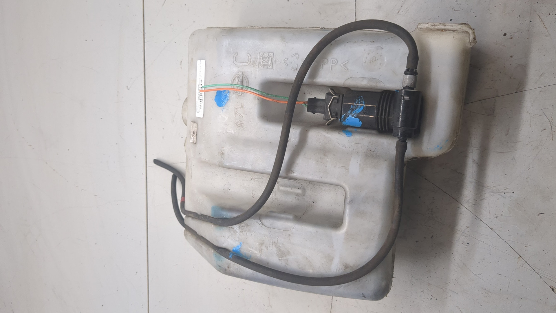 Бачок омывателя лобового стекла