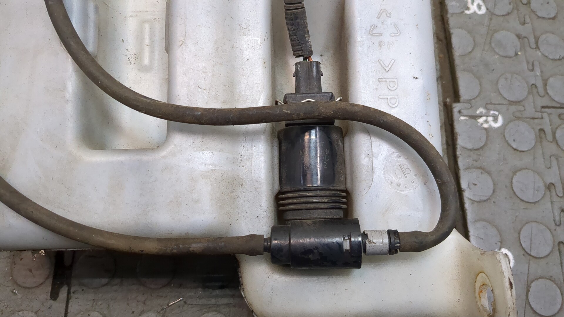 Бачок омывателя лобового стекла