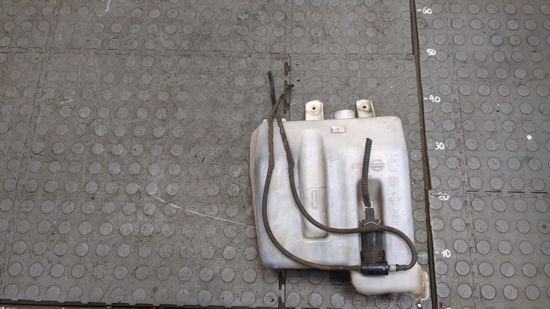 Бачок омывателя лобового стекла