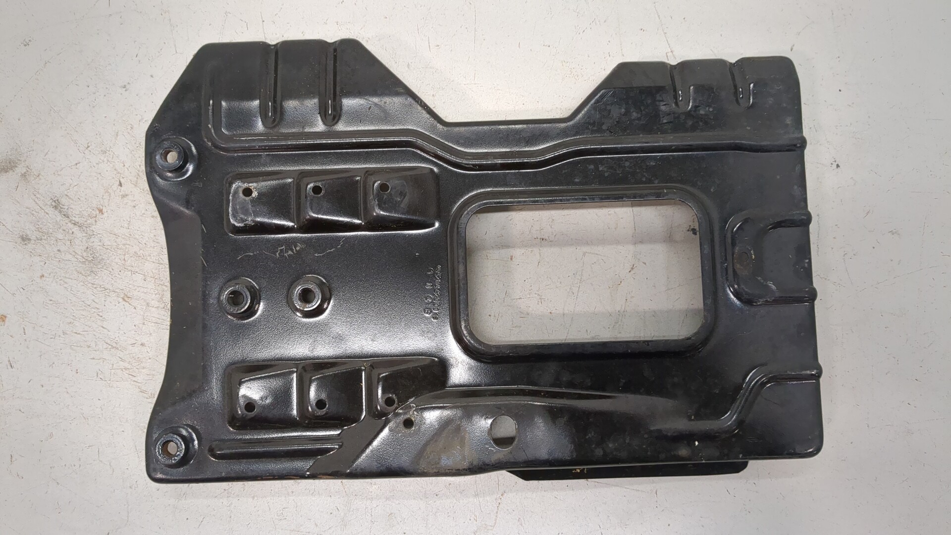 Площадка под аккумулятор (АКБ)