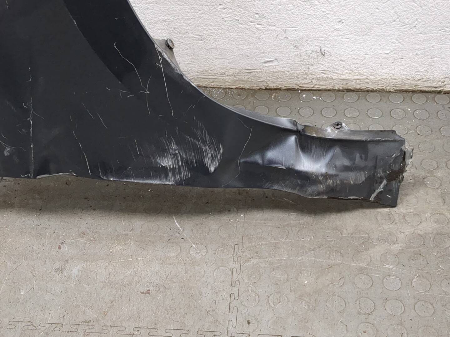 Крыло переднее правое