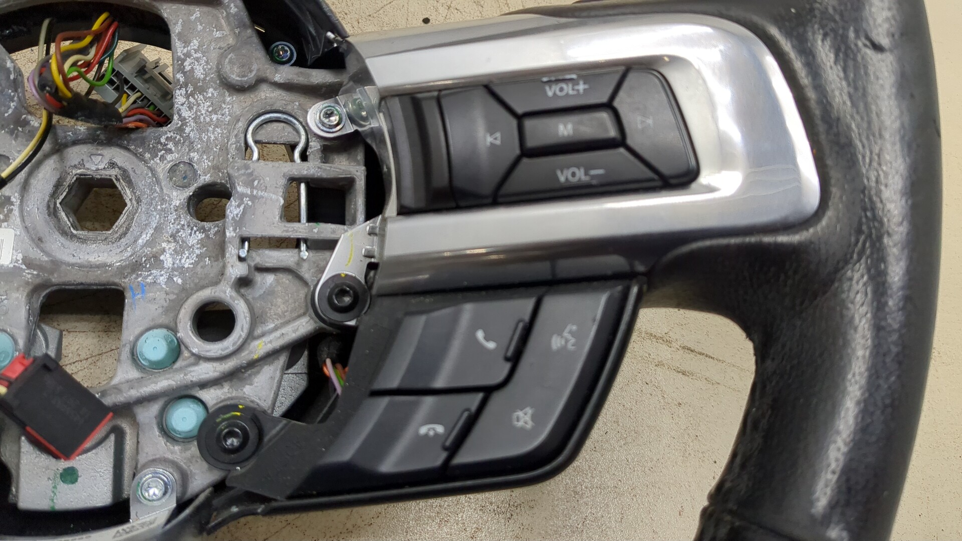 Рулевое колесо (руль)