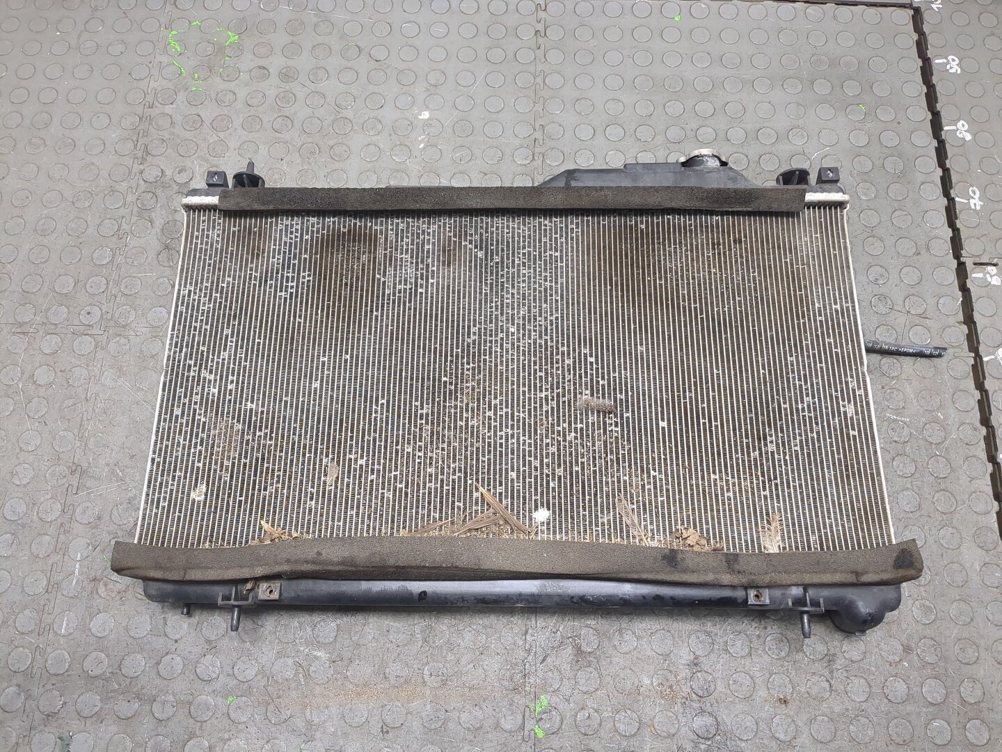 Радиатор охлаждения двигателя основной