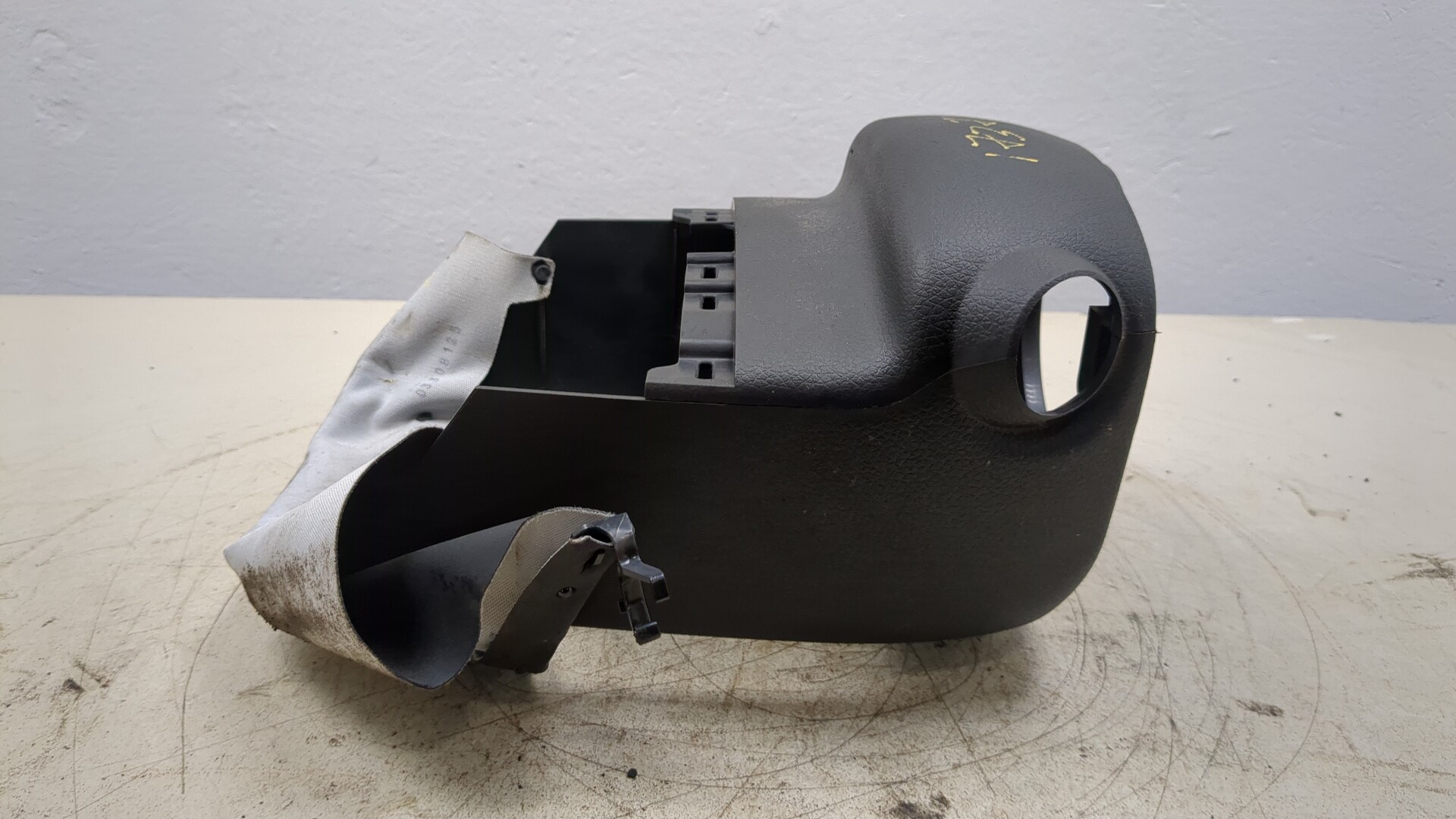 Кожух рулевой колонки