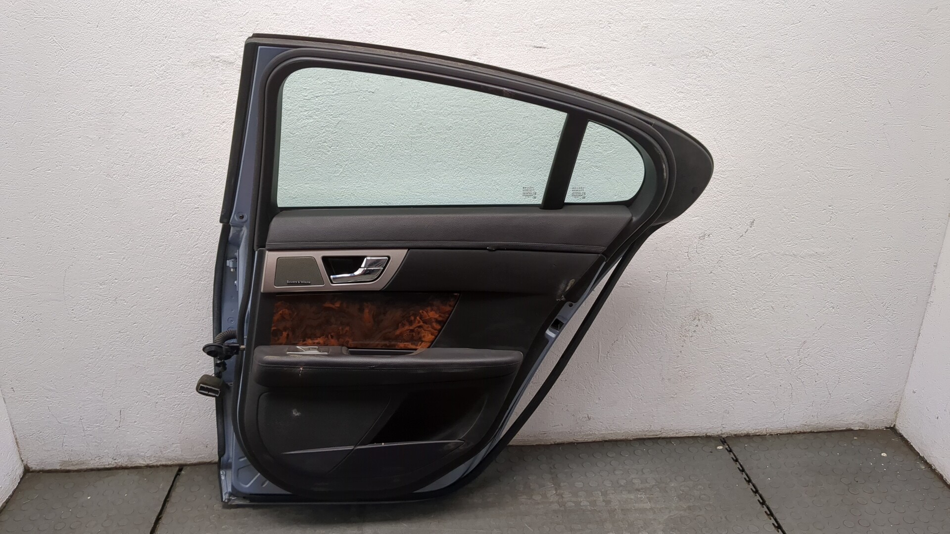 Дверь задняя правая