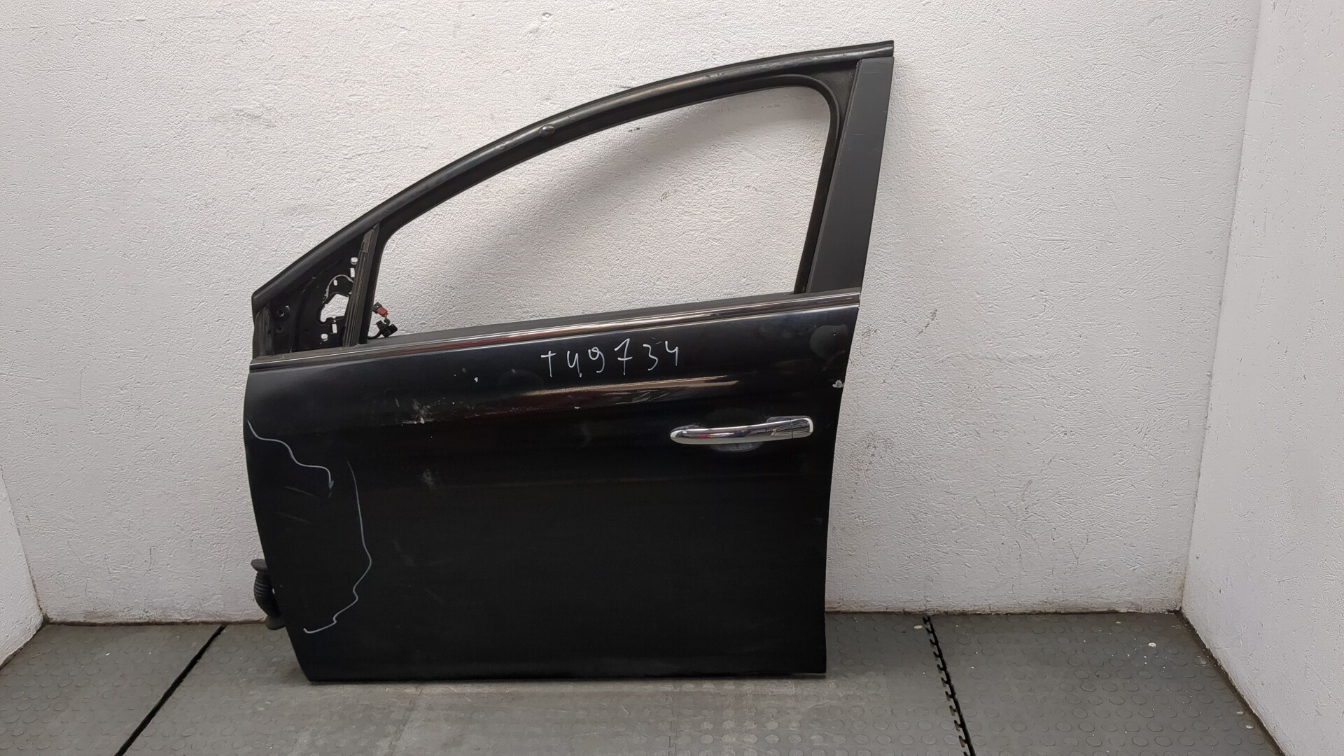 Дверь передняя левая