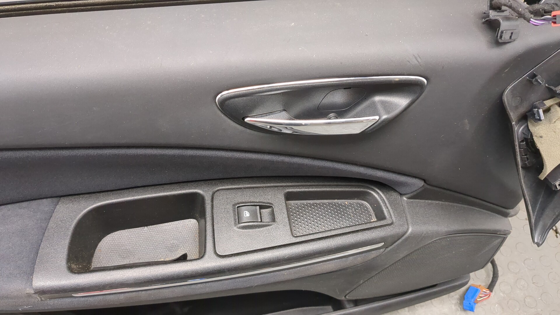 Дверь передняя левая