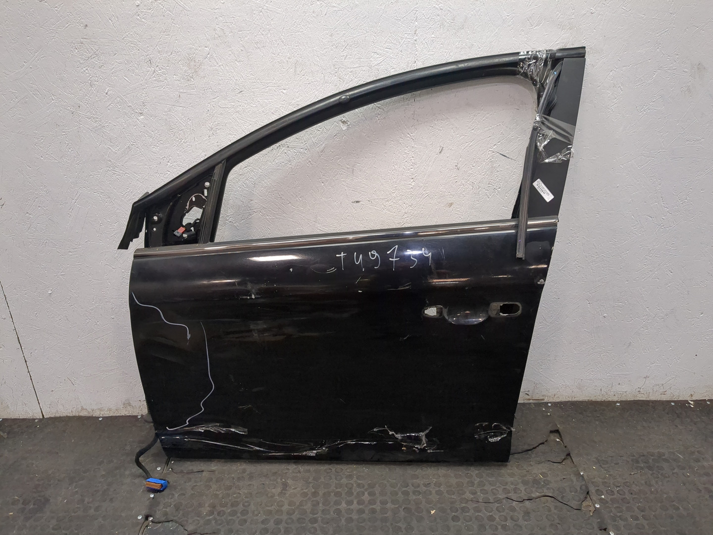 Дверь передняя левая