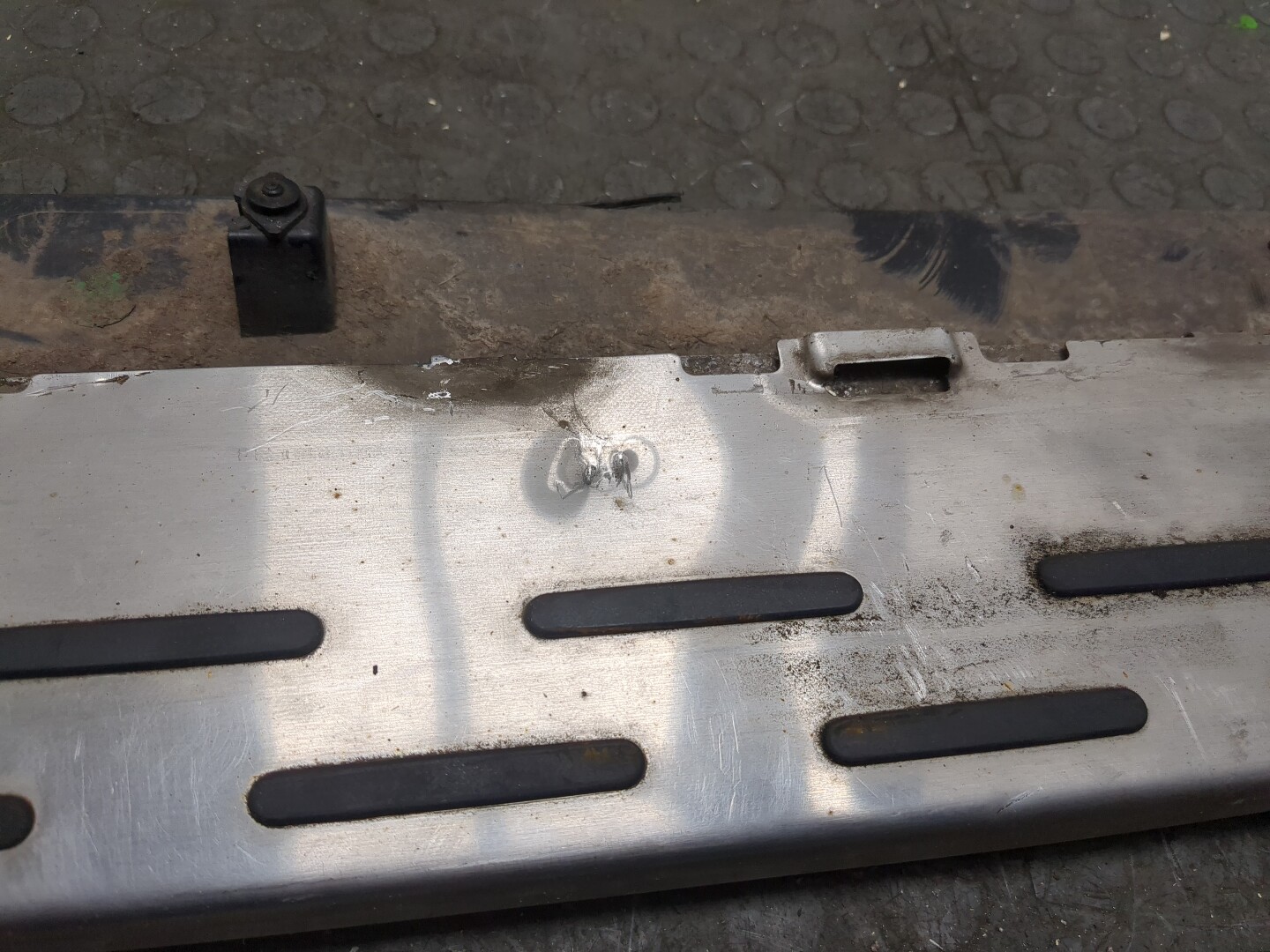 Подножка левая