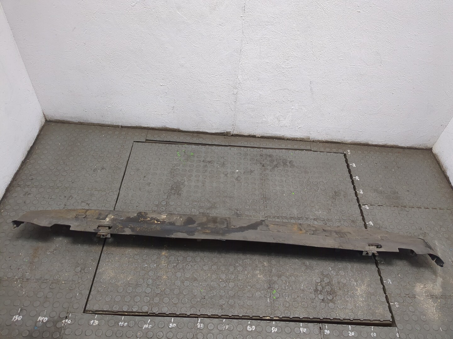 Подножка левая