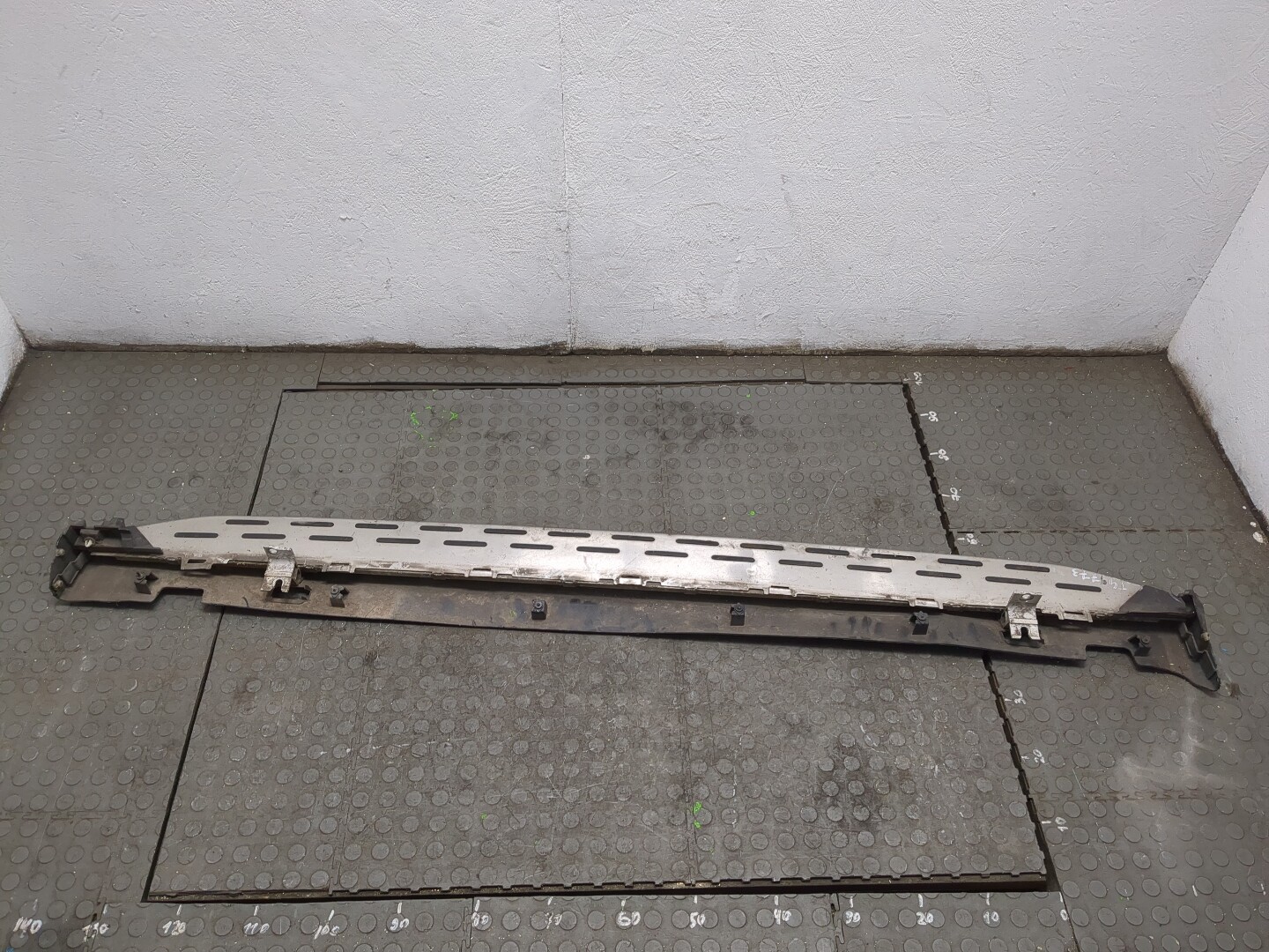 Подножка правая